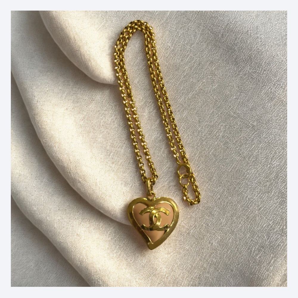 Vintage 95 Chanel Gold Heart  Necklace - Picture 4 of 5